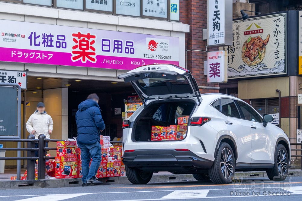 中國黃牛攻佔秋葉原友都八喜現場囂張違停收購福袋