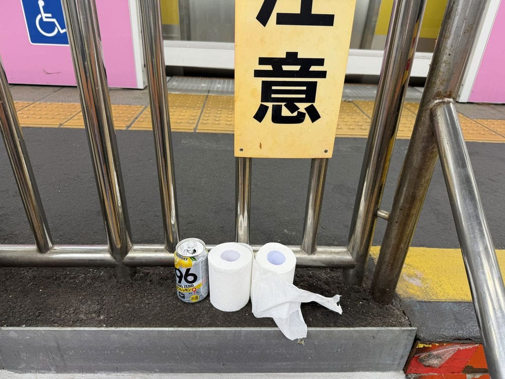 治安敗壞? 秋葉原街頭詭異景象 捲筒衛生紙隨處擺放 - 第10張圖 治安敗壞? 秋葉原街頭詭異景象 捲筒衛生紙隨處擺放