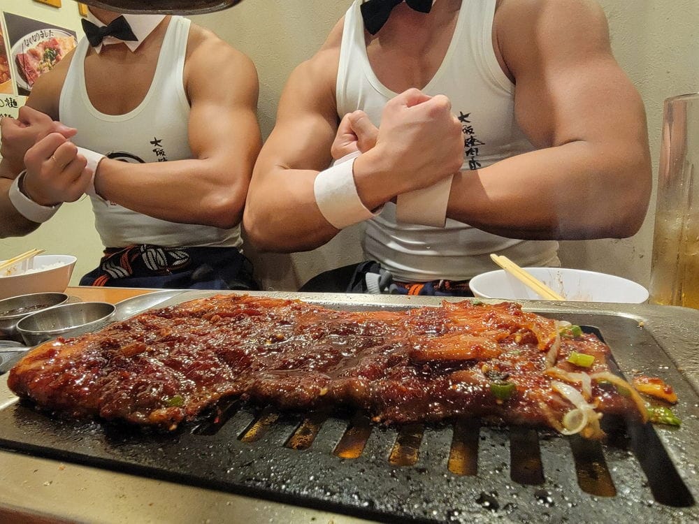 滿足男性欲望 肉 ! 酒 ! 女 ! 兔女郎燒肉難波火辣開幕