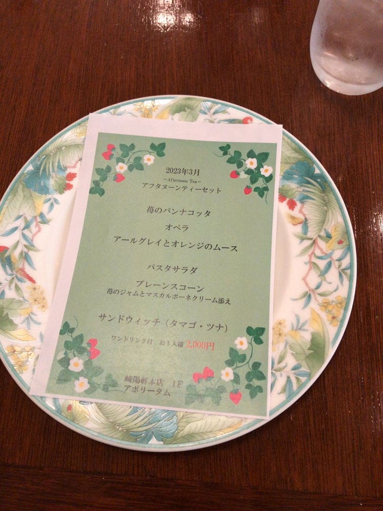 世博英國館下午茶吃出一肚火傻見「紙杯、內容縮水」