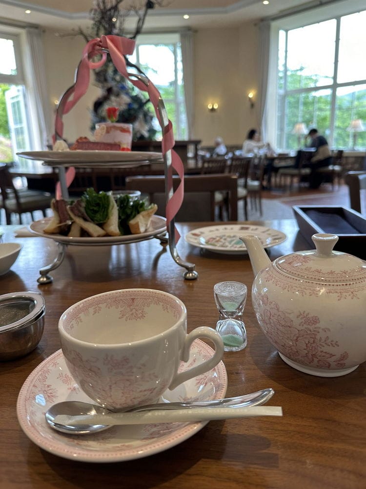 世博英國館下午茶吃出一肚火傻見「紙杯、內容縮水」