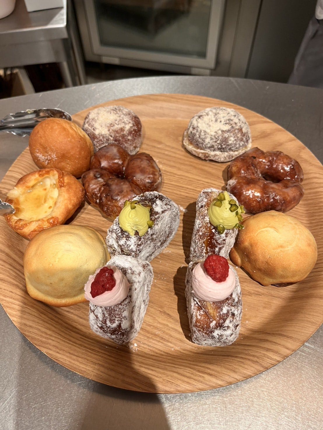 宛如浴室地磚擺甜甜圈 I’m donut? 澀谷店：全面檢討