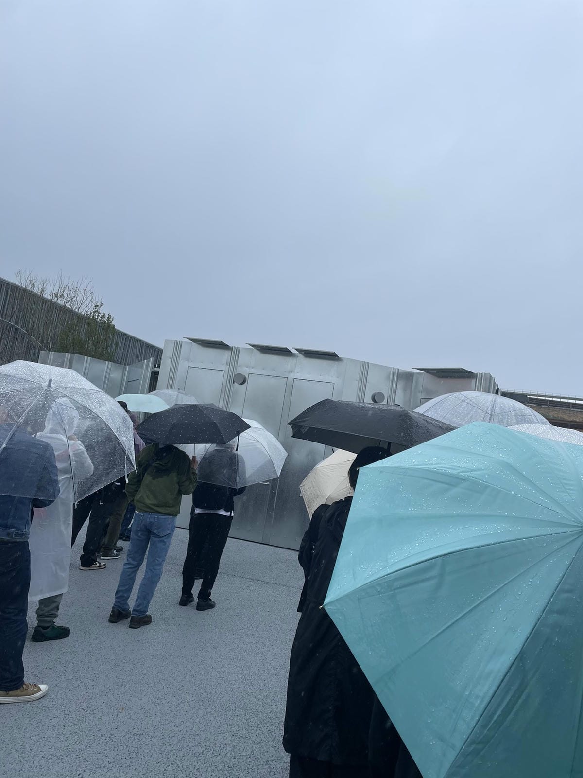 「不同出入口、抽象提示燈」世博廁所超雷設計頻損壞