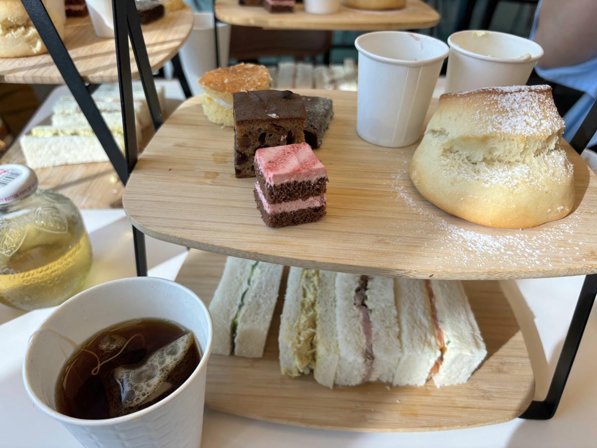 世博英國館下午茶吃出一肚火傻見「紙杯、內容縮水」