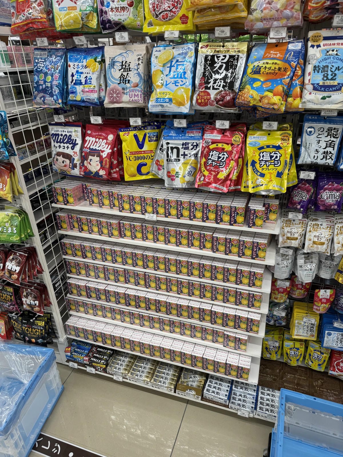 超商擺滿「1糖果」<無限城篇>第1章長片憋尿需求增