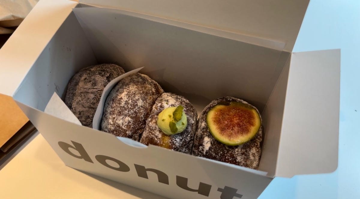 宛如浴室地磚擺甜甜圈 I’m donut? 澀谷店：全面檢討