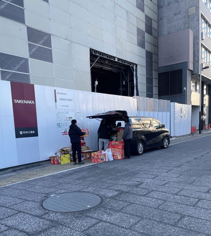 中國黃牛攻佔秋葉原友都八喜現場囂張違停收購福袋