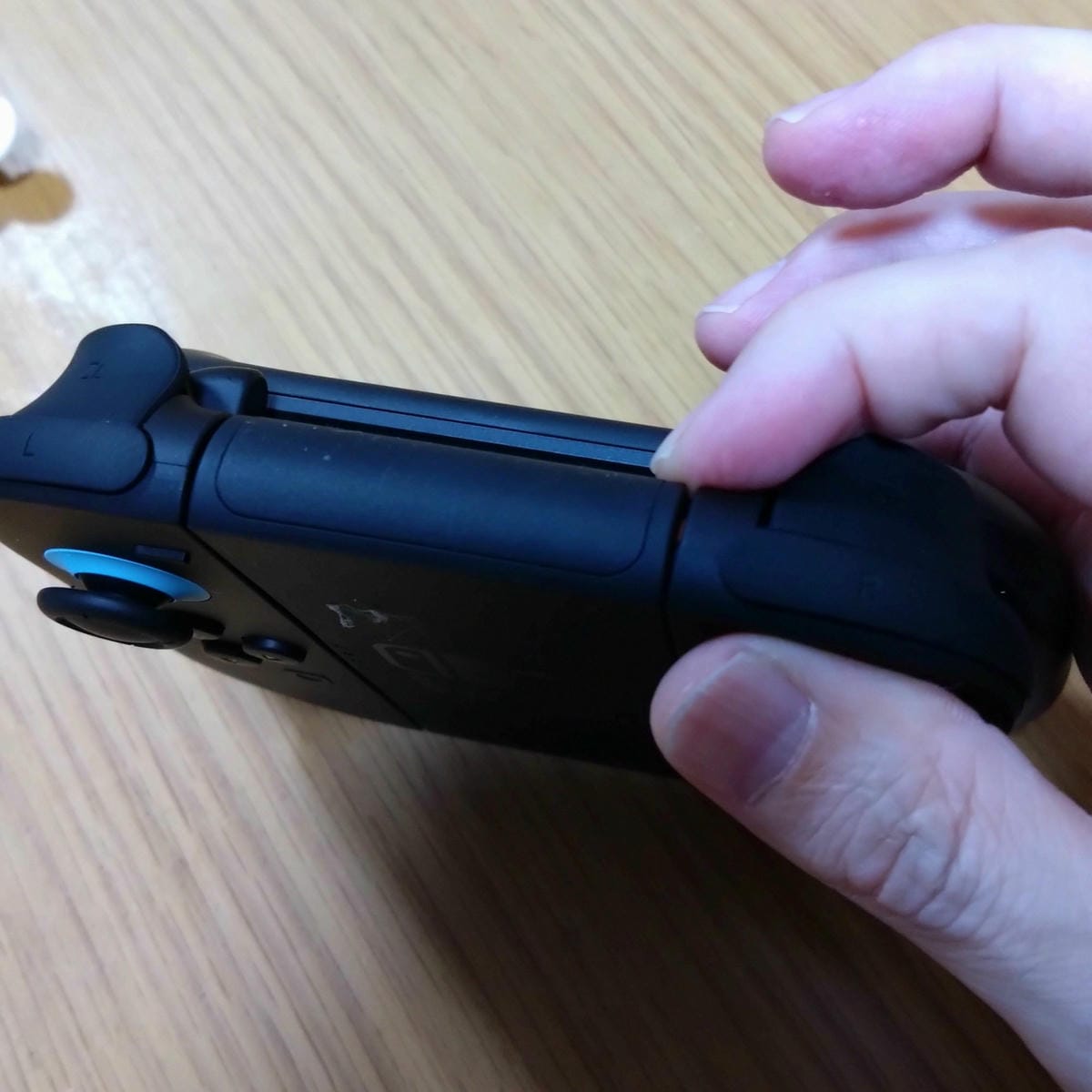 Switch2曝設計瑕疵? 磁吸手把夾傷玩家手指意外頻傳