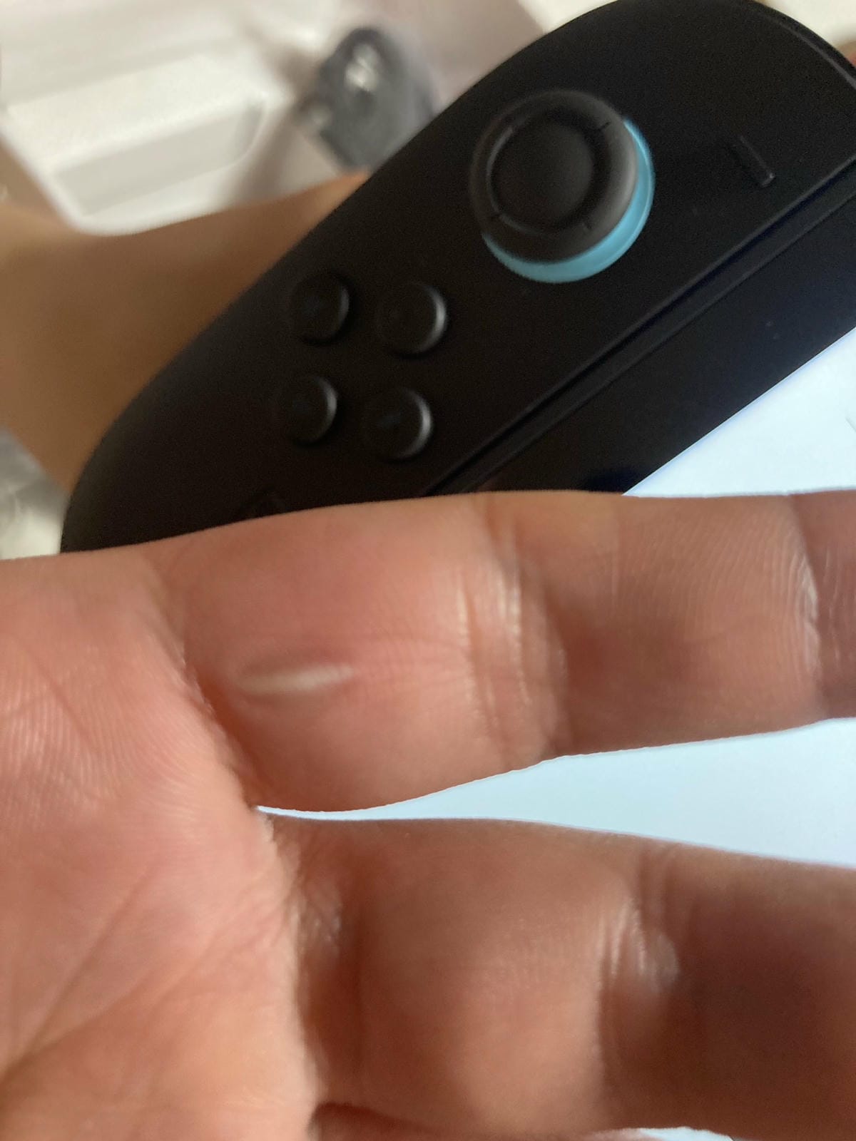 Switch2曝設計瑕疵? 磁吸手把夾傷玩家手指意外頻傳