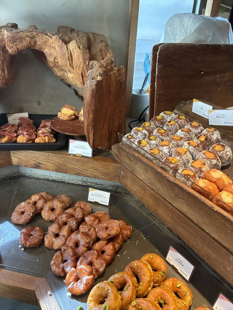 宛如浴室地磚擺甜甜圈 I’m donut? 澀谷店：全面檢討