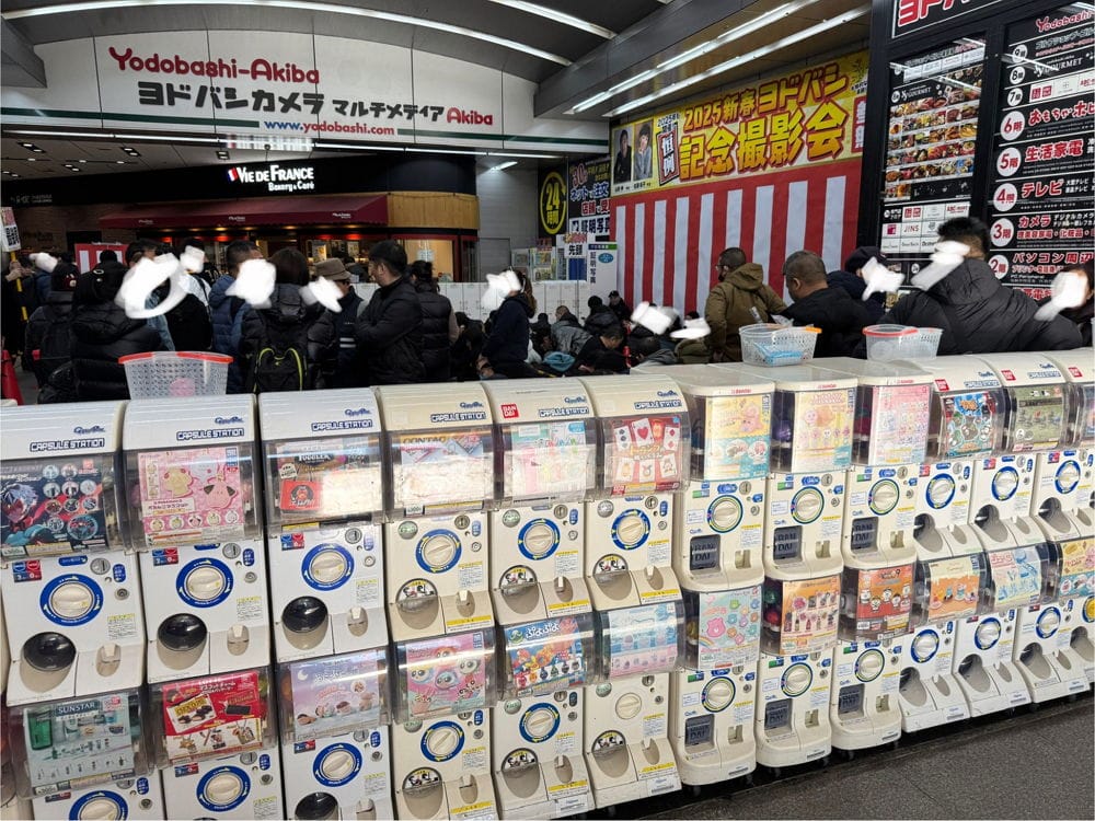 中國黃牛攻佔秋葉原友都八喜現場囂張違停收購福袋