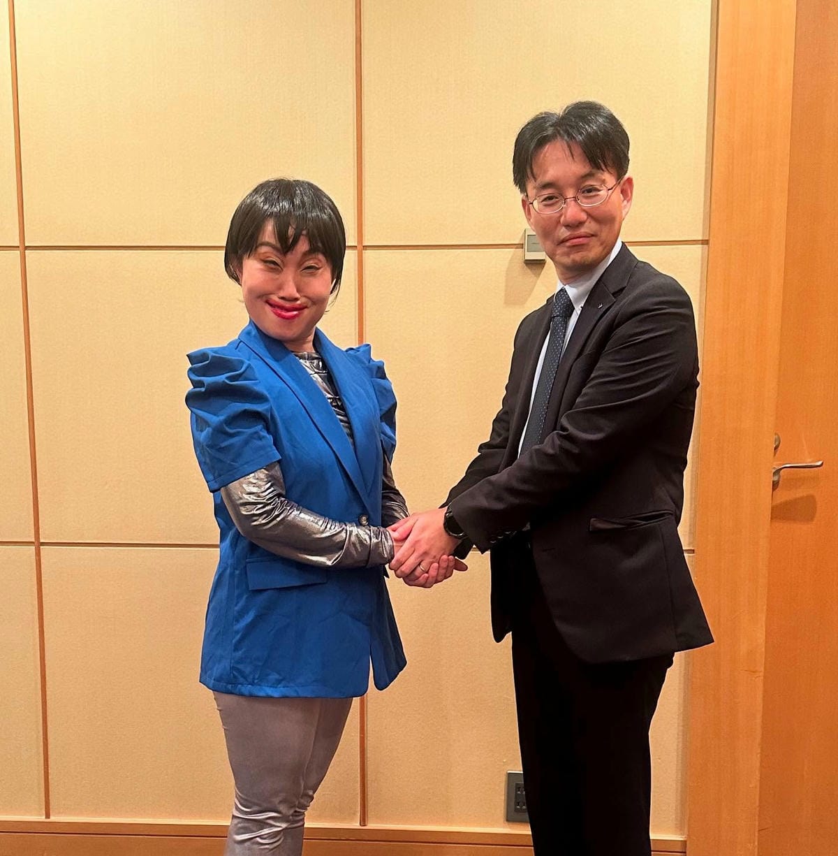 搞笑藝人金太郎生日扮醜模仿高市早苗首相糗大翻車 - 第2張圖 搞笑藝人金太郎生日扮醜模仿高市早苗首相糗大翻車