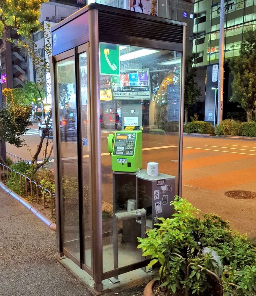 治安敗壞? 秋葉原街頭詭異景象 捲筒衛生紙隨處擺放 - 第4張圖 治安敗壞? 秋葉原街頭詭異景象 捲筒衛生紙隨處擺放
