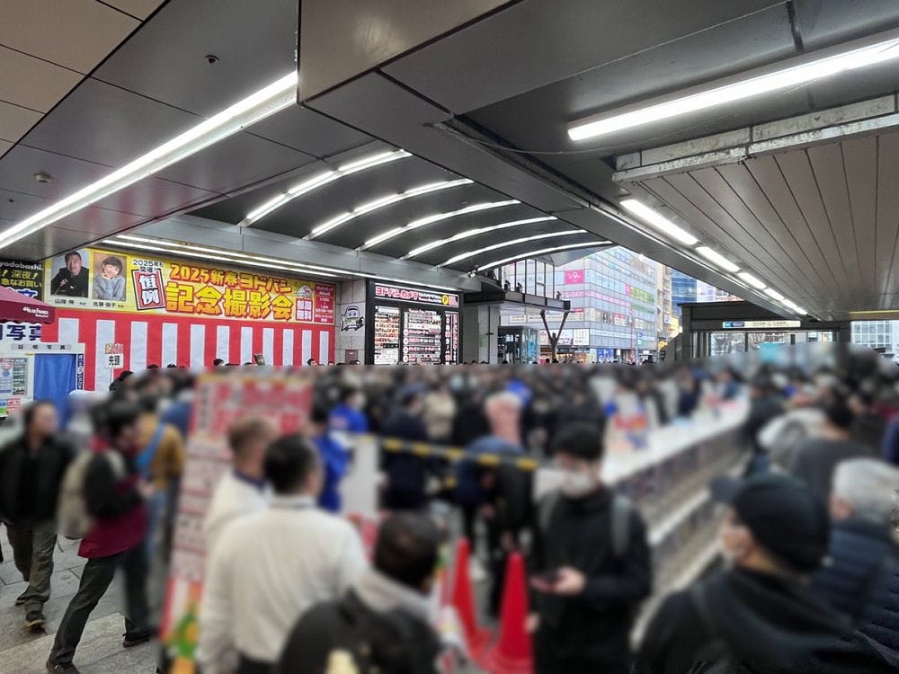 中國黃牛攻佔秋葉原友都八喜現場囂張違停收購福袋