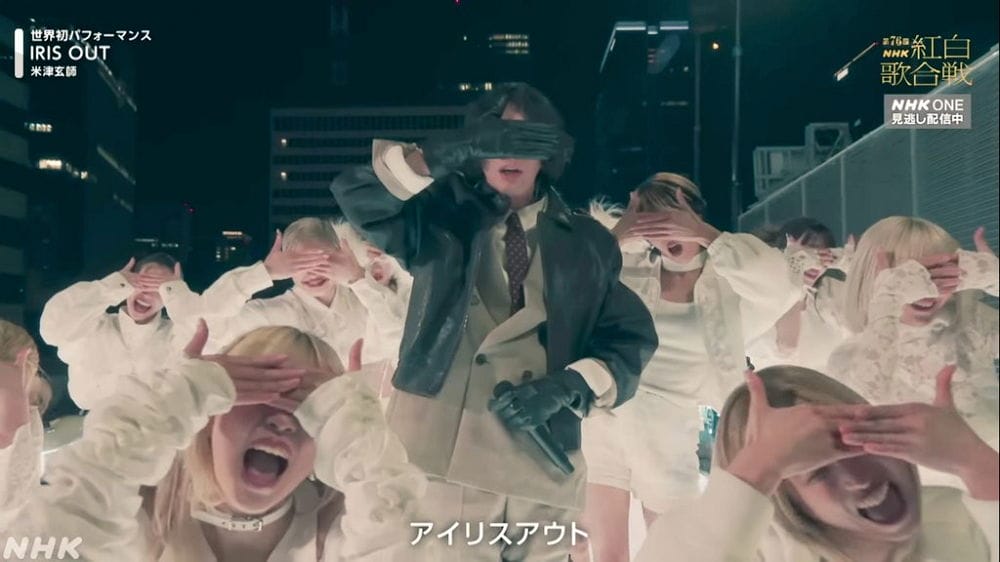 紅白獻唱「IRIS OUT」動畫梗拉滿鯊魚造型像「它」 - 第41張圖 紅白獻唱「IRIS OUT」動畫梗拉滿鯊魚造型像「它」