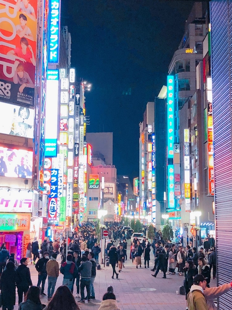 客人面前櫃台店員扭打一團 歌舞伎町羅森：無人受傷