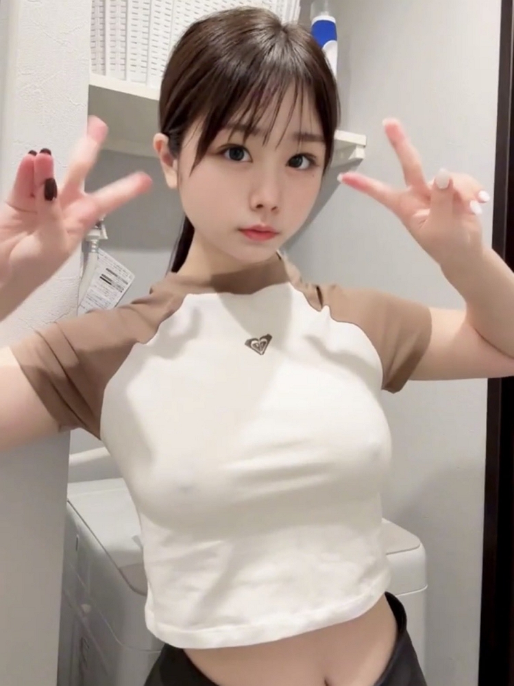 色色畫師貼現實與2次元F杯比較圖掀起豪乳自拍潮