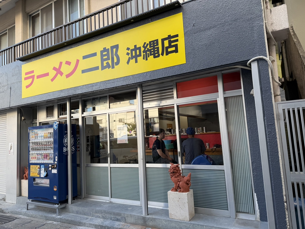二郎拉麵進軍沖繩開在1家素食餐廳對面招來同情眼光