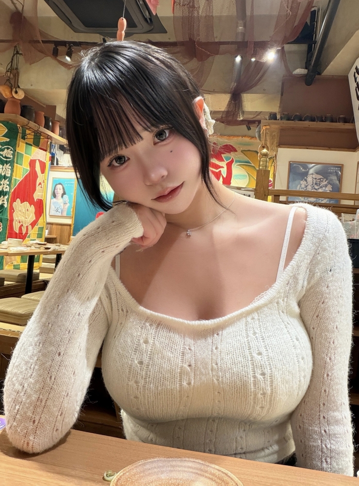 色色畫師貼現實與2次元F杯比較圖掀起豪乳自拍潮