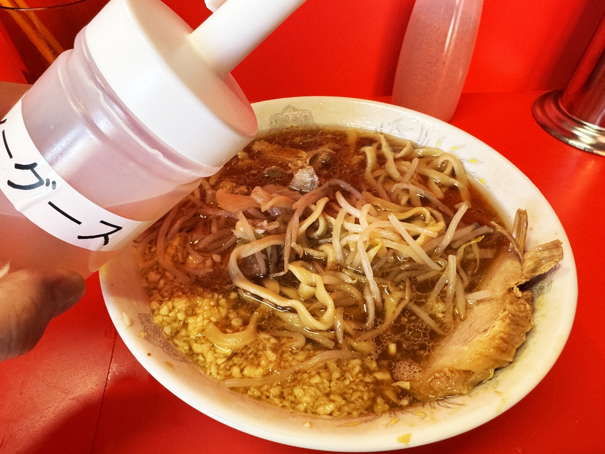 二郎拉麵進軍沖繩開在1家素食餐廳對面招來同情眼光