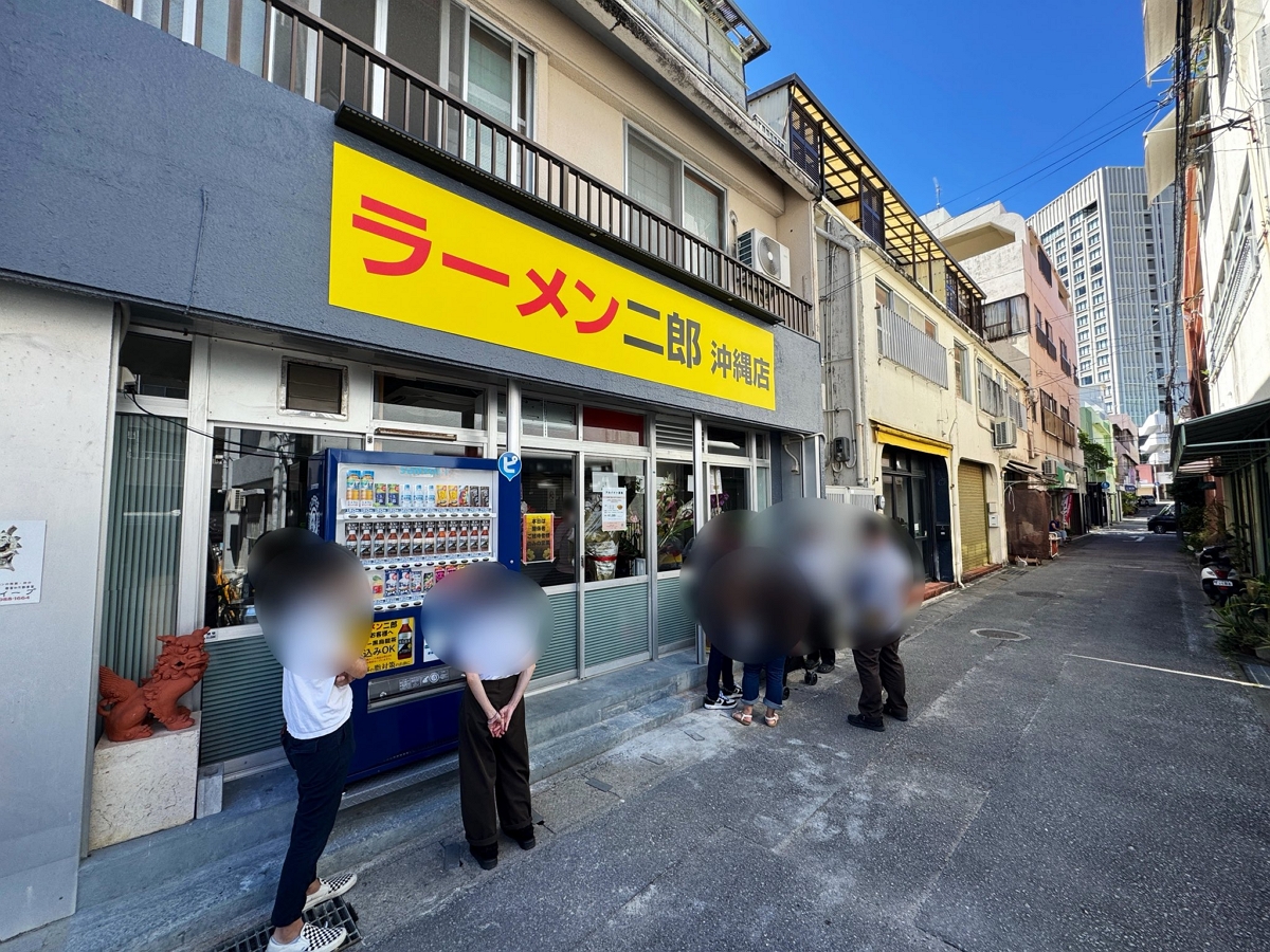 二郎拉麵進軍沖繩開在1家素食餐廳對面招來同情眼光