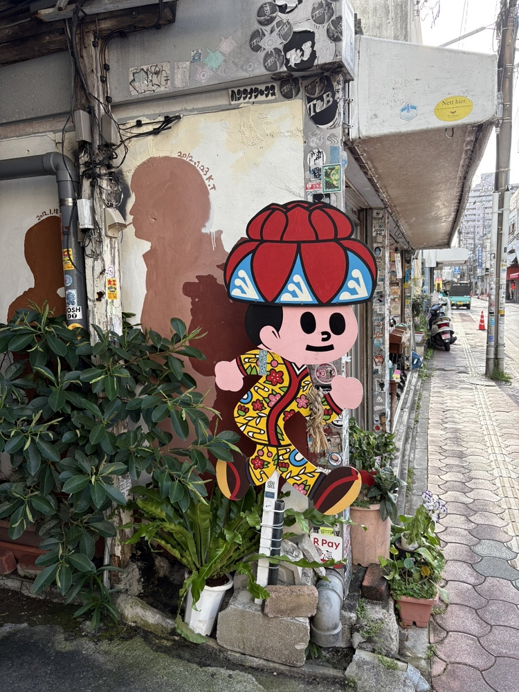 二郎拉麵進軍沖繩開在1家素食餐廳對面招來同情眼光