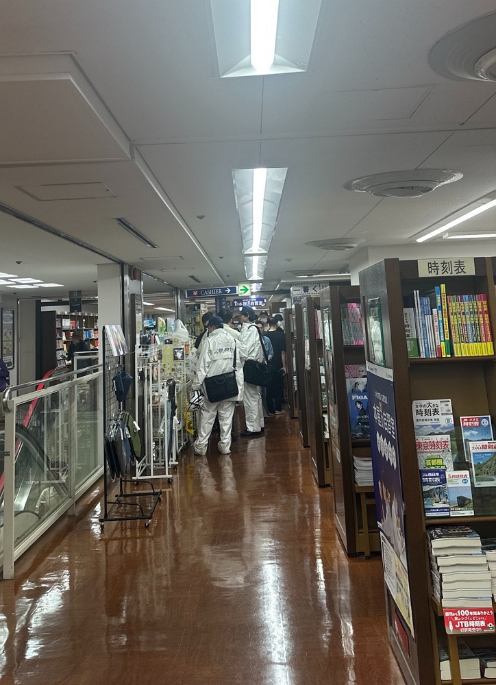 集英社夏漫祭爆黃牛瘋搶<航海王>金屬閃卡場面失控 - 第53張圖 集英社夏漫祭爆黃牛瘋搶<航海王>金屬閃卡場面失控