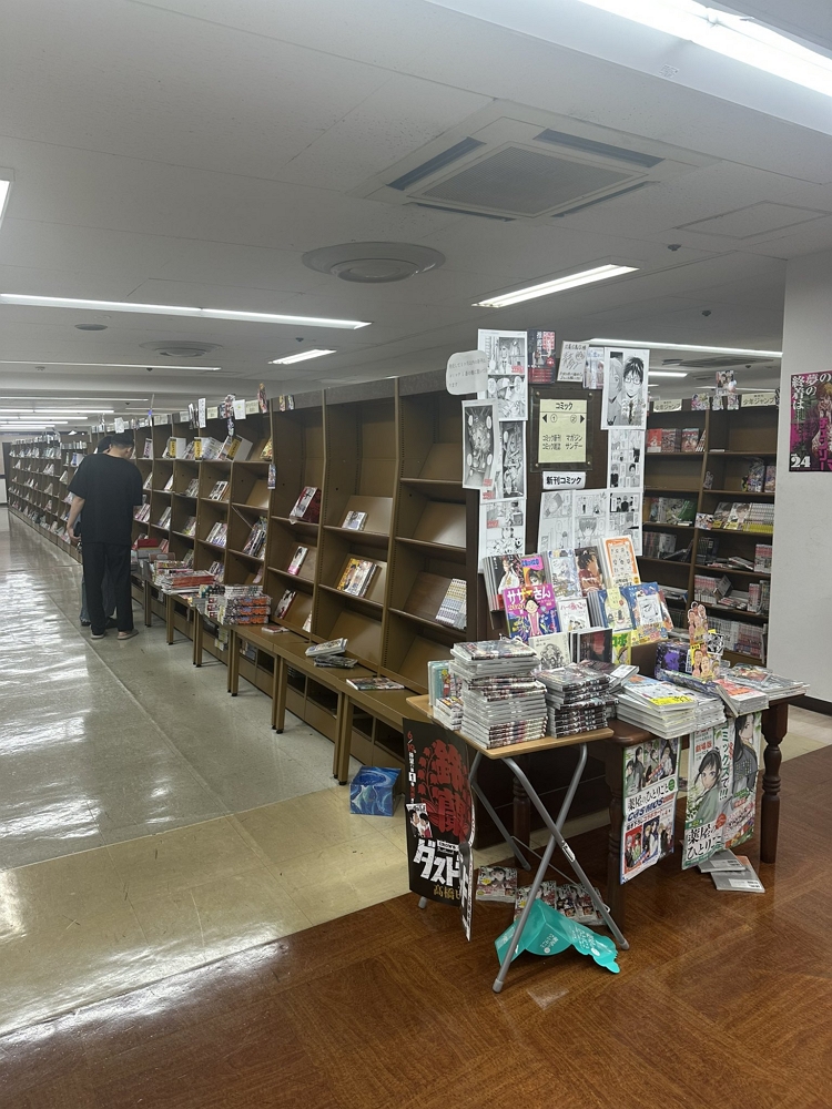 集英社夏漫祭爆黃牛瘋搶<航海王>金屬閃卡場面失控 - 第54張圖 集英社夏漫祭爆黃牛瘋搶<航海王>金屬閃卡場面失控
