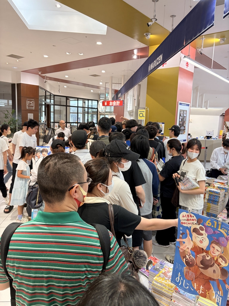 集英社夏漫祭爆黃牛瘋搶<航海王>金屬閃卡場面失控 - 第59張圖 集英社夏漫祭爆黃牛瘋搶<航海王>金屬閃卡場面失控