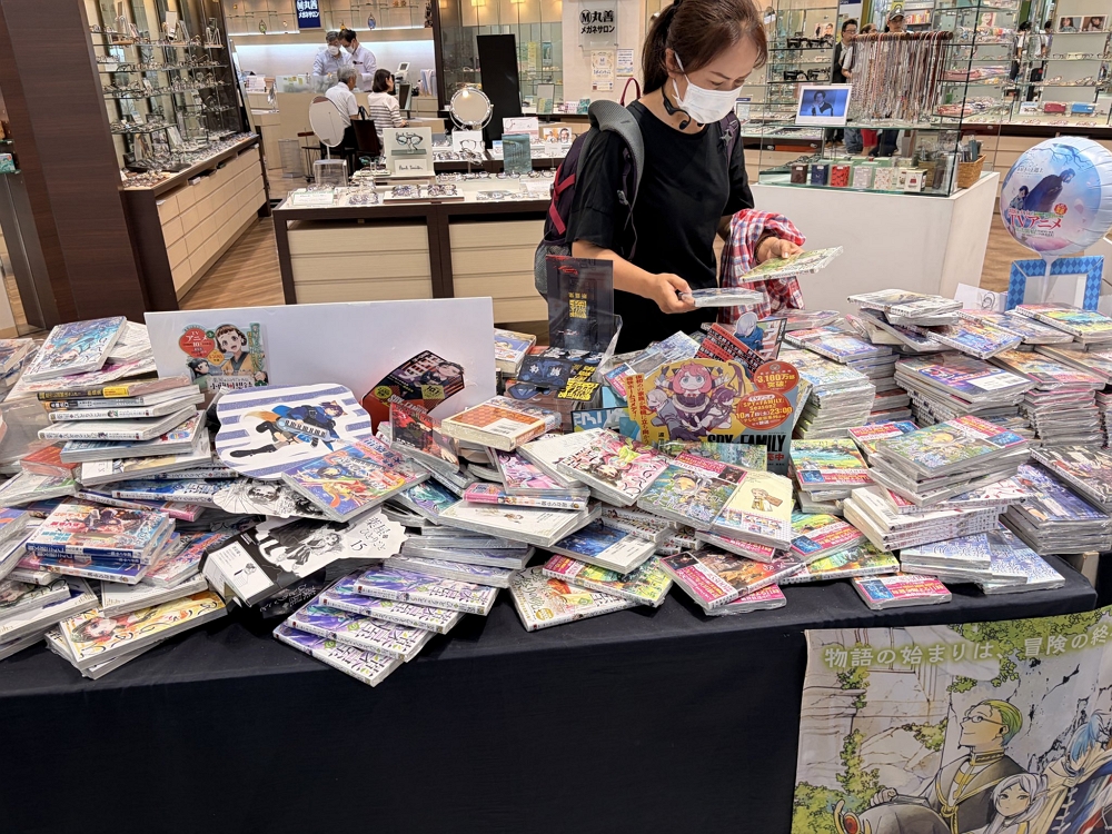 集英社夏漫祭爆黃牛瘋搶<航海王>金屬閃卡場面失控 - 第60張圖 集英社夏漫祭爆黃牛瘋搶<航海王>金屬閃卡場面失控