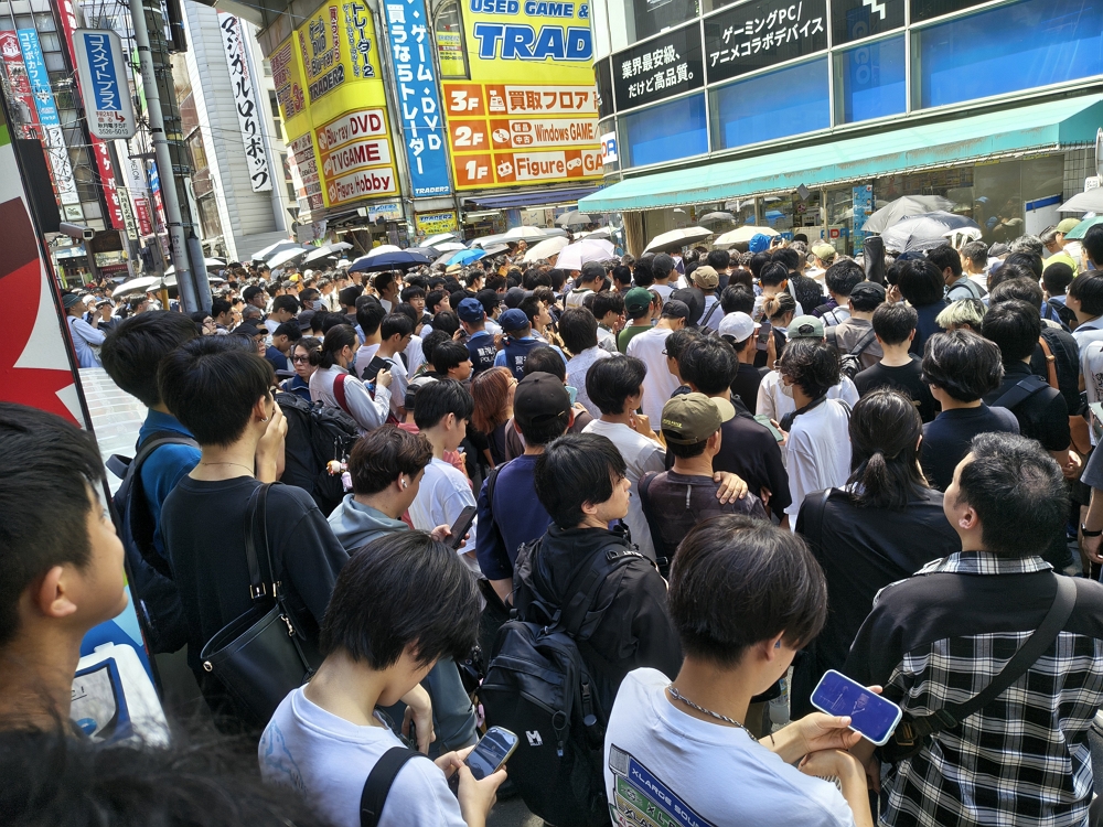 電競專賣MDL秋葉原開幕送鍵鼠湧進千人驚動警到場 - 第15張圖 電競專賣MDL秋葉原開幕送鍵鼠湧進千人驚動警到場