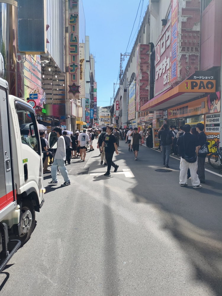 電競專賣MDL秋葉原開幕送鍵鼠湧進千人驚動警到場 - 第9張圖 電競專賣MDL秋葉原開幕送鍵鼠湧進千人驚動警到場